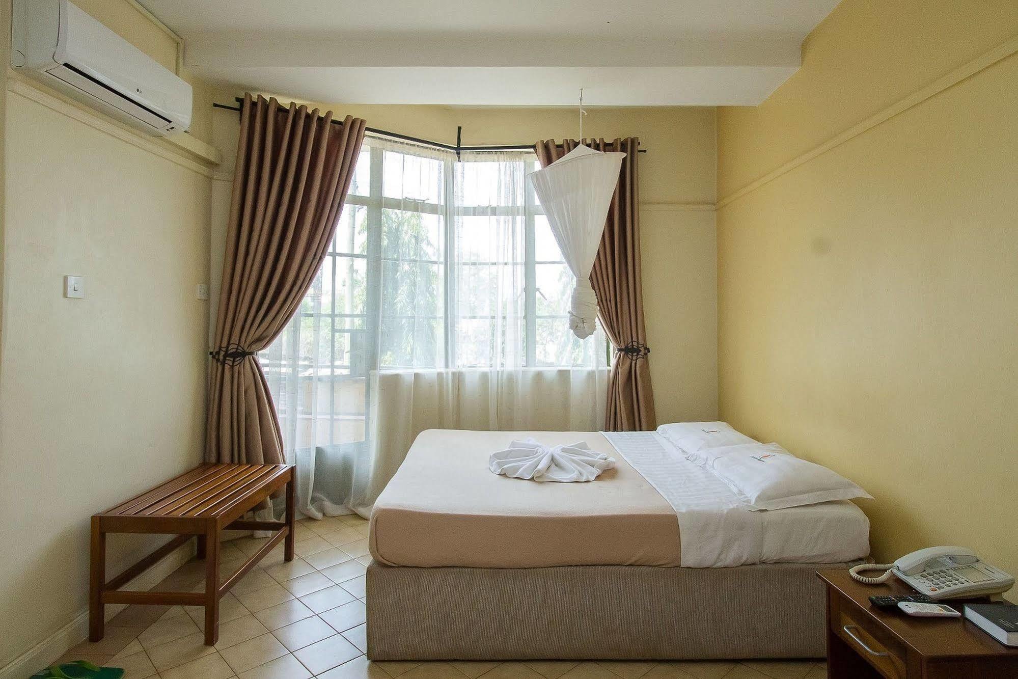 Jumuia Hotel Kisumu Ngoại thất bức ảnh
